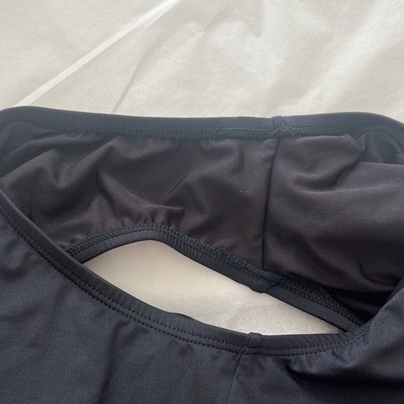 Laundry By Design Swim
One shoulder. Gently used. - Picture 12 of 13